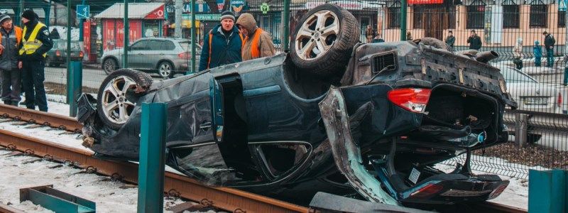 Виновника масштабного ДТП в Киеве нашли пьяным в подъезде многоэтажки