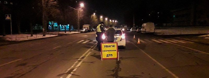 На Борщаговке Mitsubishi на пешеходном переходе сбил женщину