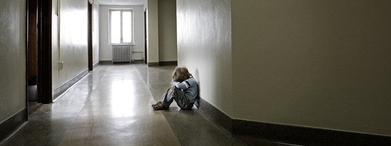 В Киеве 4-летнюю девочку нашли в ужасных условиях с матерью-пьяницей