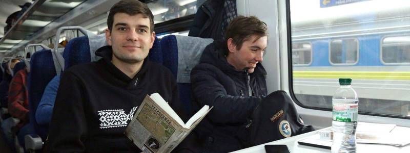 В поездах Интерсити начали продавать книги: каталог и цены