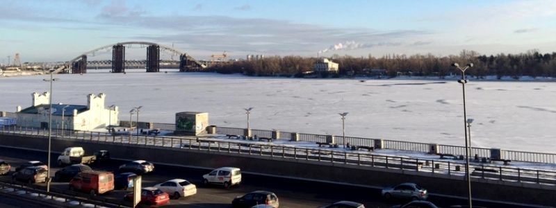 В Киеве из Днепра достали труп женщины
