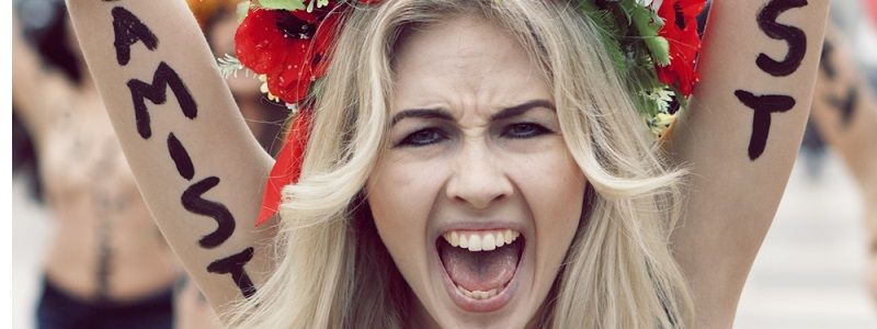 Femen голой грудью и заявлением в прокуратуру стали на защиту прав человека
