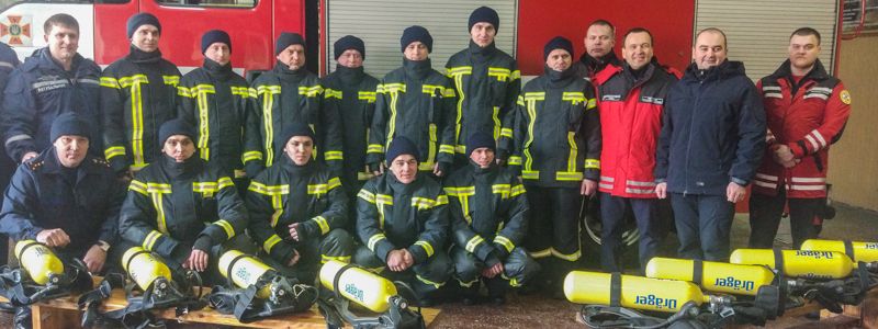 В Киеве заместитель главы КГГА пожелал спасателям сухих рукавов и передал привет от мэра