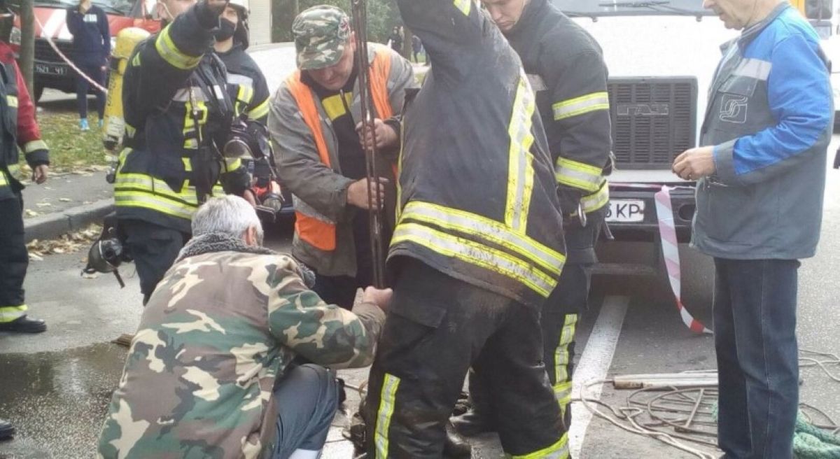 В столице пострадали четыре сотрудника "Киевводоканала" из-за аварии в коллекторе