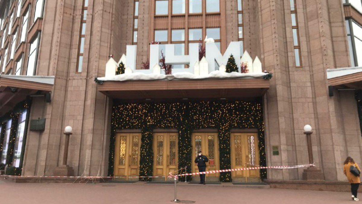 В Киеве заминировали ЦУМ: людей эвакуируют