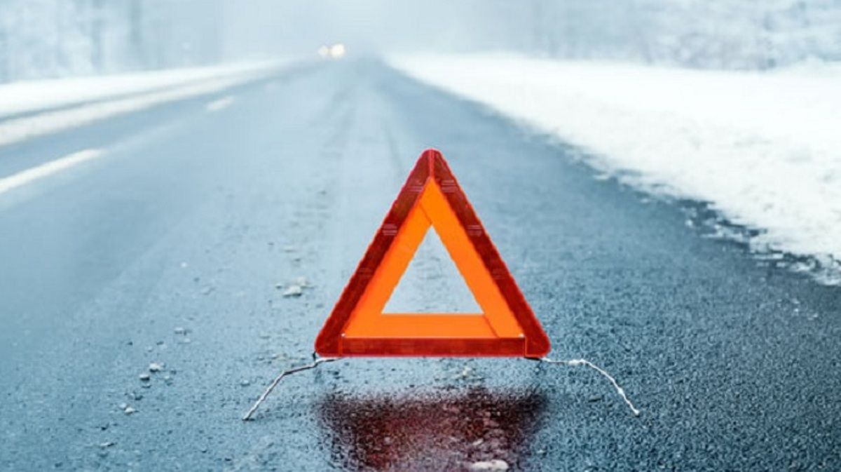 В Киеве объявили первый уровень опасности и гололед: как правильно передвигаться по скользкому городу
