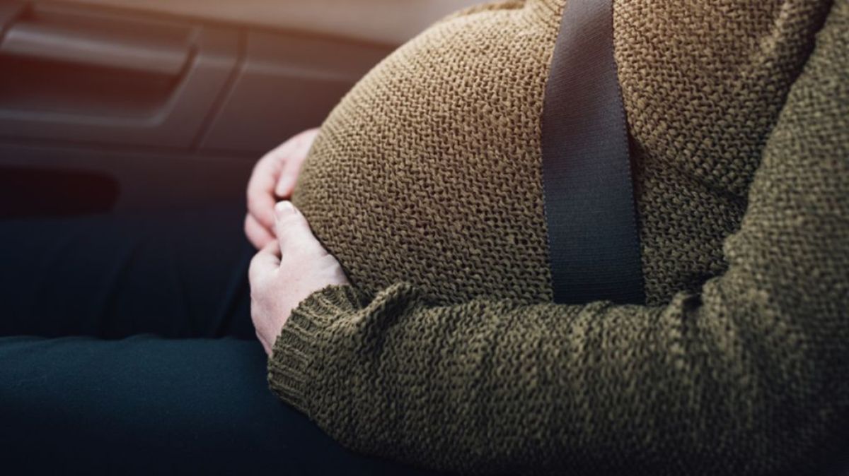 В Киеве женщина родила ребенка в машине в сопровождении патрульных