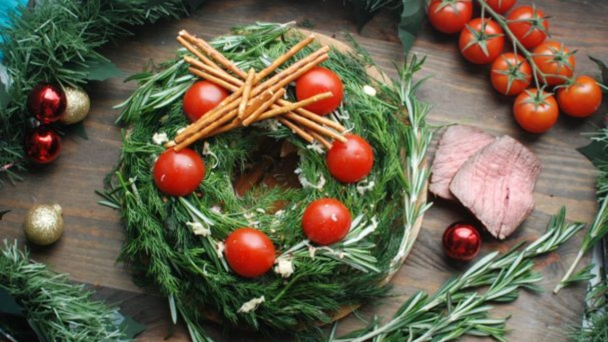 Рецепты самых вкусных салатов на Новый год 2021: как приготовить и фотографии