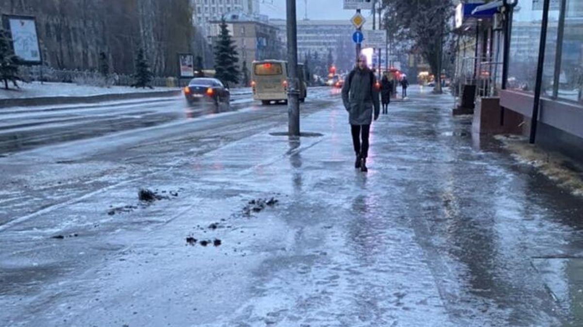 В Киеве еще на одни сутки продлили первый уровень опасности из-за гололеда: что нужно знать