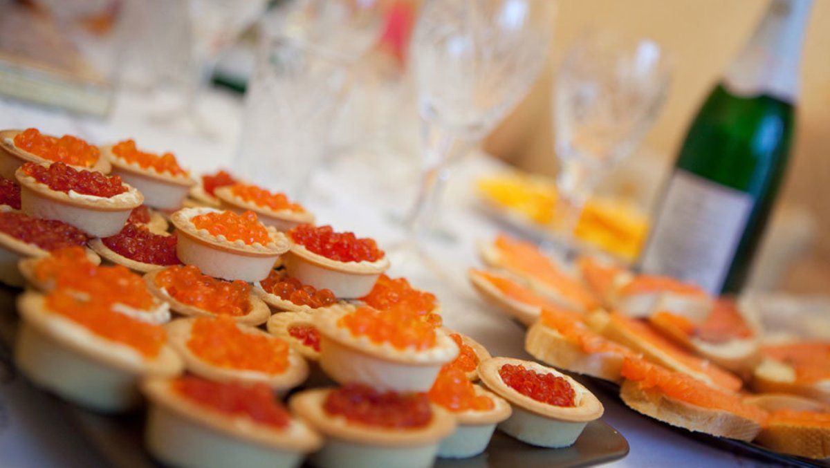 Как выбрать качественную икру на новогодний стол 2021