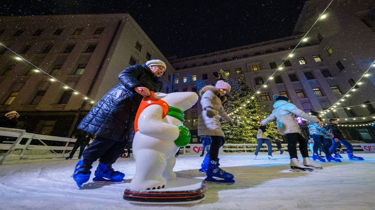 Бесплатный каток и фотозоны: что вас ждет в новогоднем городке возле Офиса Президента