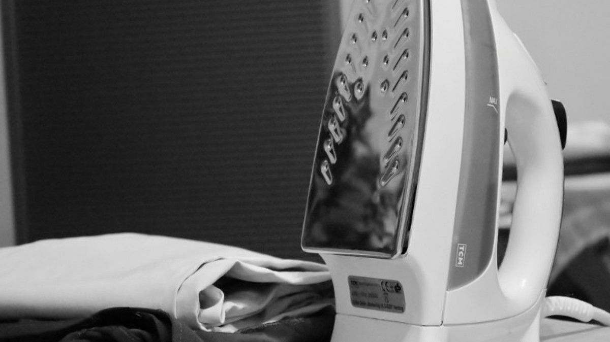 В Киеве муж ударил жену ногой в челюсть и получил в ответ утюгом по голове