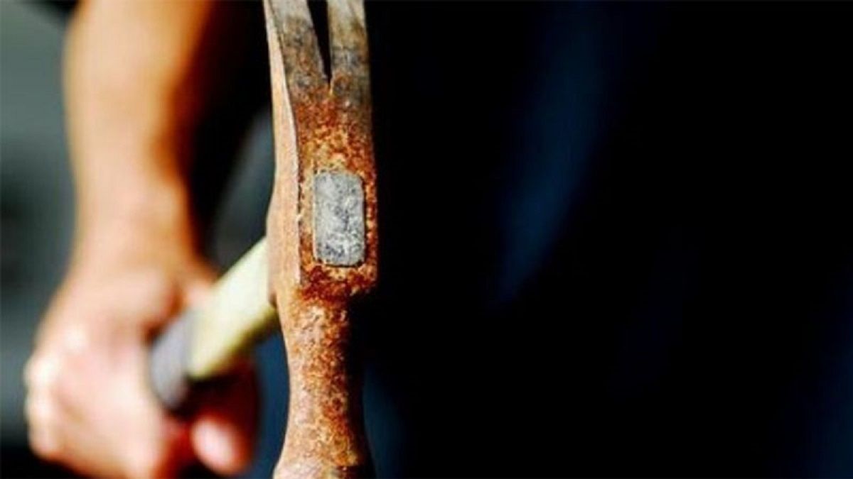 Под Киевом мужчина забил до смерти молотком свою знакомую