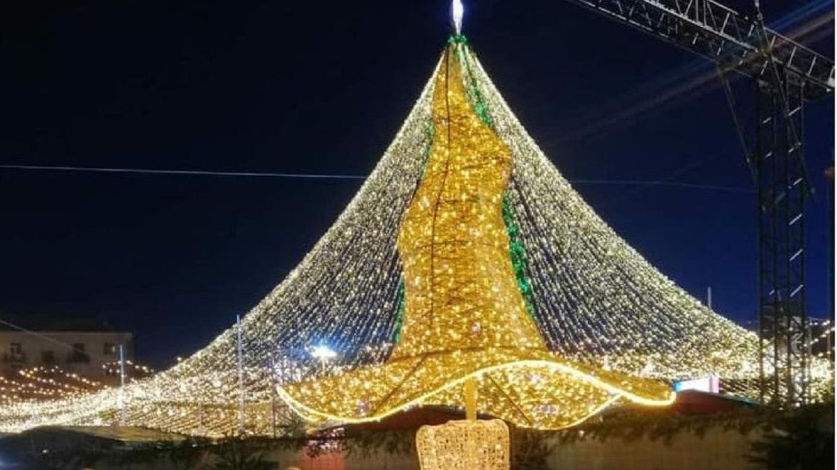 Скандальная шляпа переезжает из Софийской площади: где ее можно будет увидеть