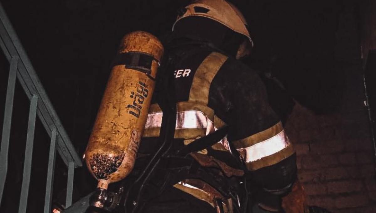 В Киеве в горящей квартире нашли тело человека