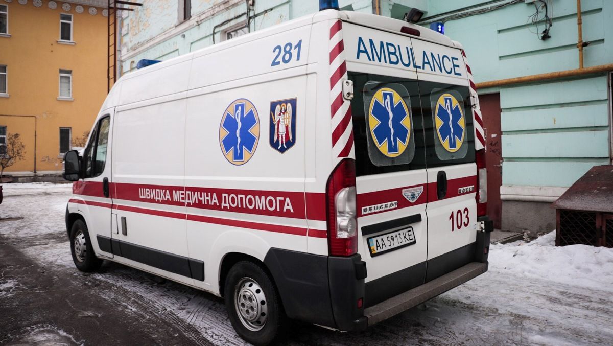 В Киеве 16-летняя девушка выпала с девятого этажа