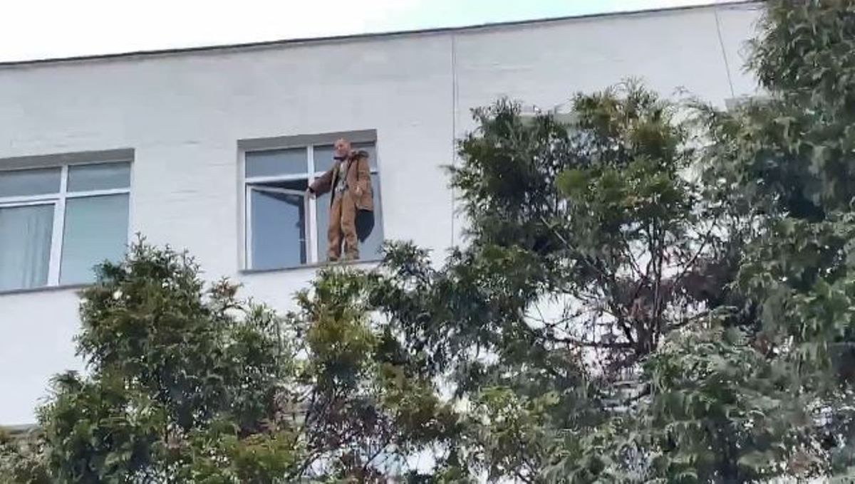 В Киеве один из задержанных активистов угрожает выпрыгнуть из окна отделения полиции