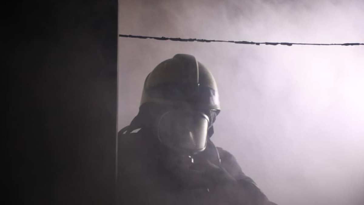 В Киеве горело студенческое общежитие: из здания эвакуировали 50 человек