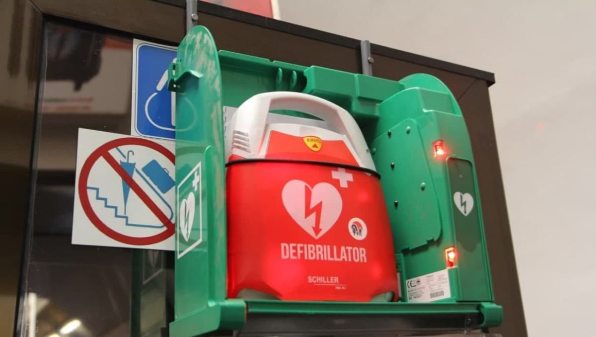 В Киеве на 19 станциях метро установили дефибрилляторы