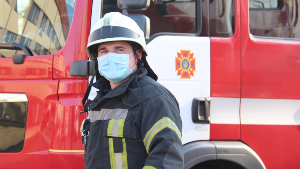 В Киеве ребенок застрял в домике для животных