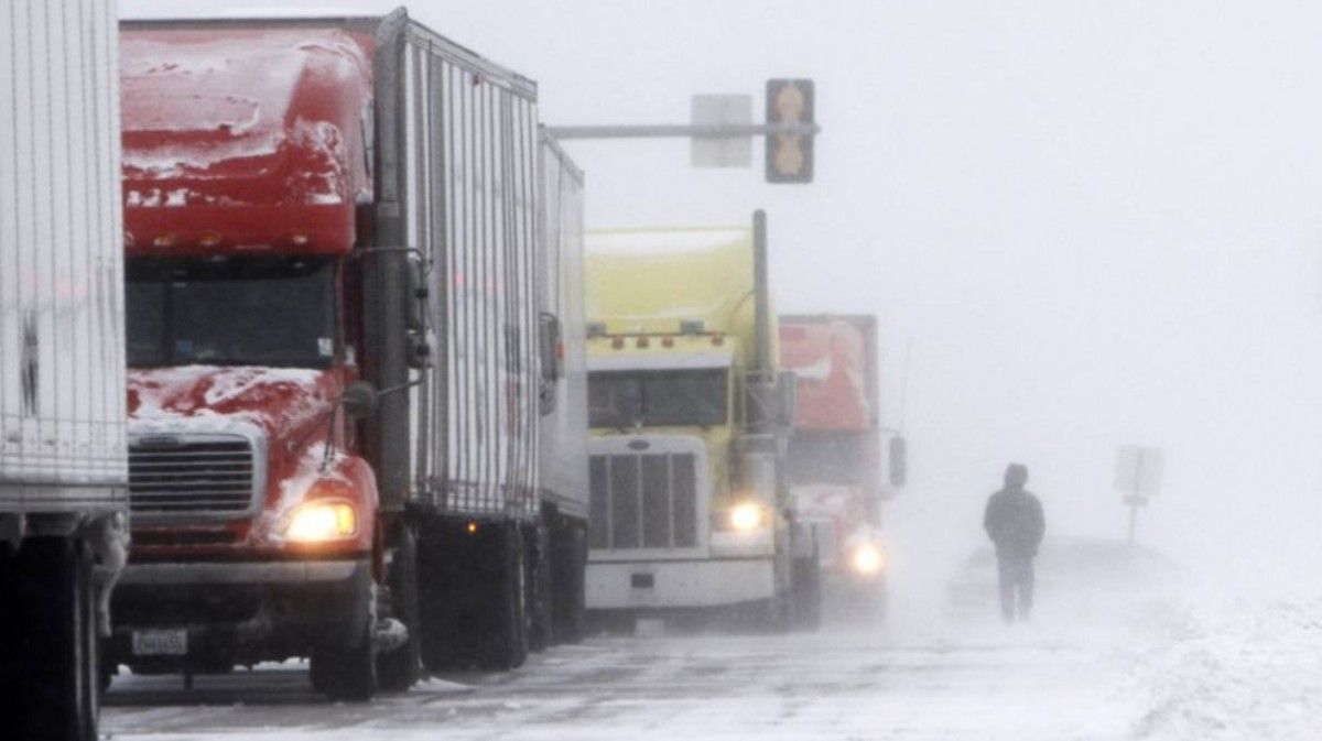 В Киев запретили въезд грузовикам