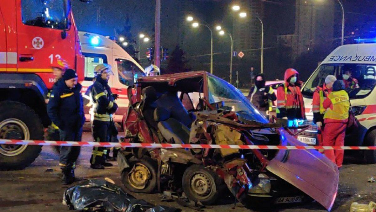 Пьяный водитель Land Cruiser превратил Skoda в груду металлолома: два человека погибли на месте