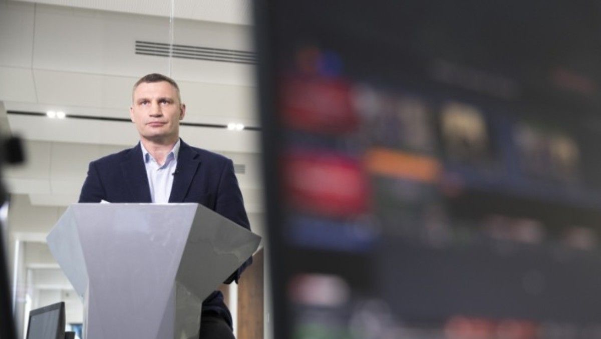 Рост смертей от COVID-19, заполненность больниц и режим работы школ и садов в локдаун в Киеве: Кличко онлайн