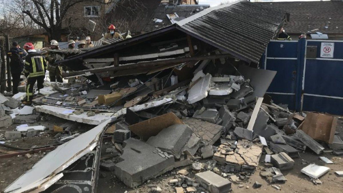 В Киеве в частном секторе Жулян взорвался газ: под завалами дома могут быть люди