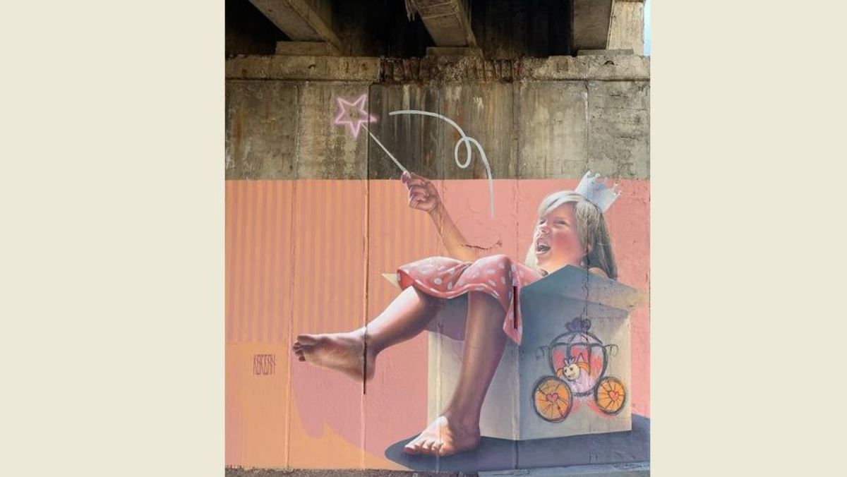 Дорогам и мостам Киева поможет "Маленькая магия": где появился новый мурал с волшебницей