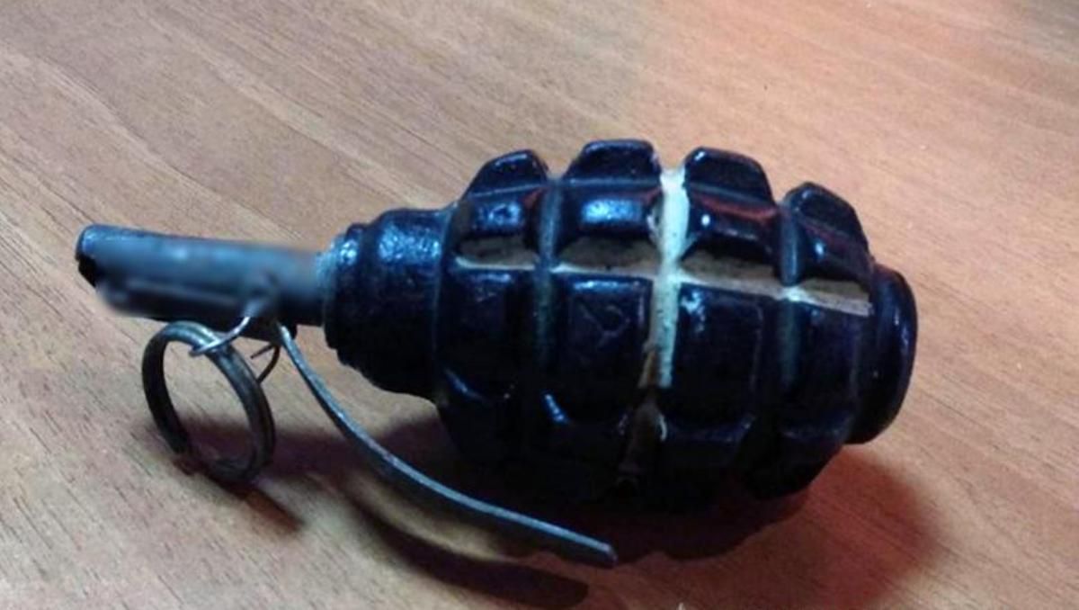 В Киеве пьяный мужчина с гранатой в руках угрожал подорвать ЖКХ