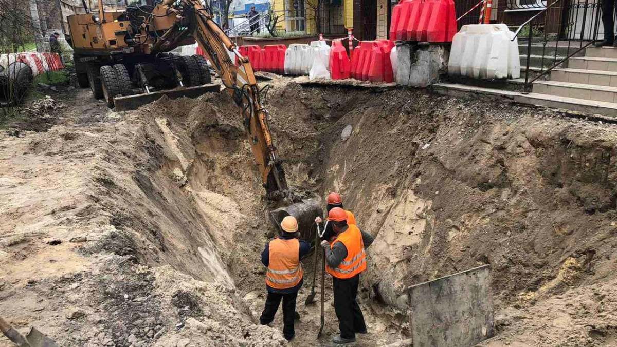 В Киеве начали ремонт самого проблемного коллектора города