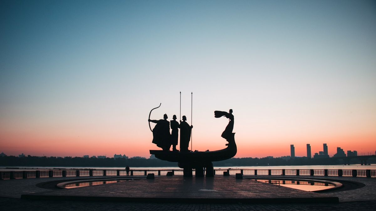 В Киеве объявили оранжевый уровень опасности: что нужно знать