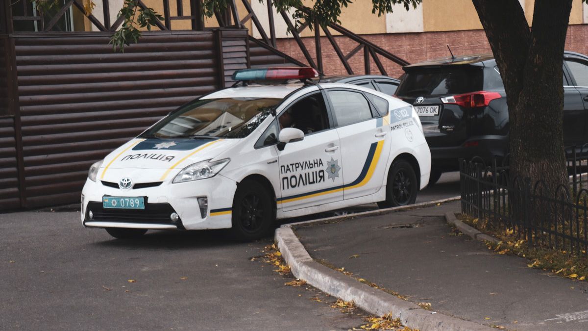 В Киеве 16-летний парень зарезал родителей и 8-летнего брата и жил в квартире с их телами: подробности