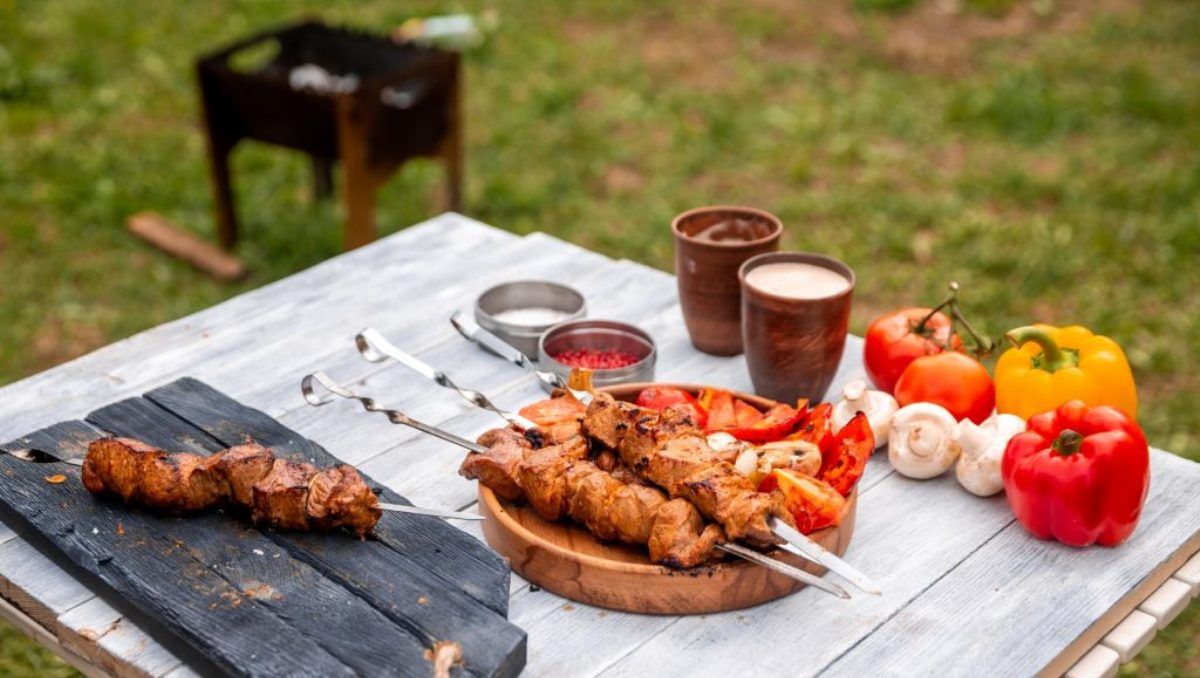 Где в Киеве пожарить шашлык на майские: ТОП безопасных мест для пикника