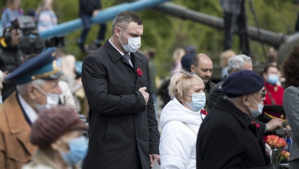 В Киеве почтили память павших во время Второй мировой войны и поздравили ветеранов с Днем победы
