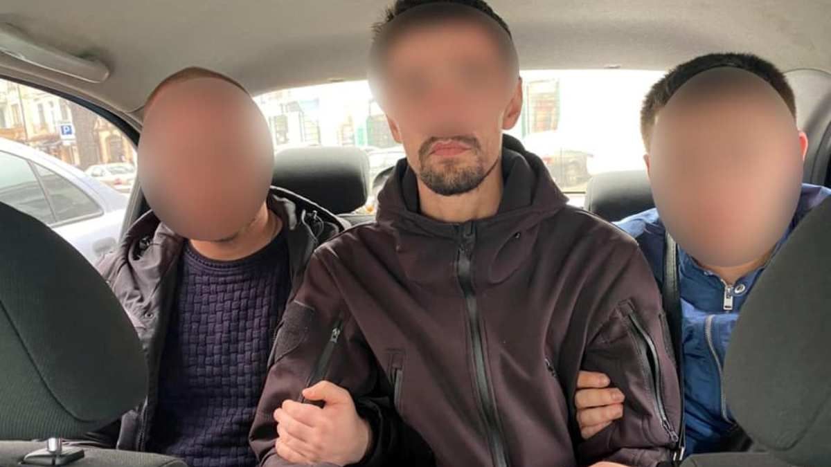 В селе под Киевом племянник выкинул свою тетку из окна и ограбил ее квартиру