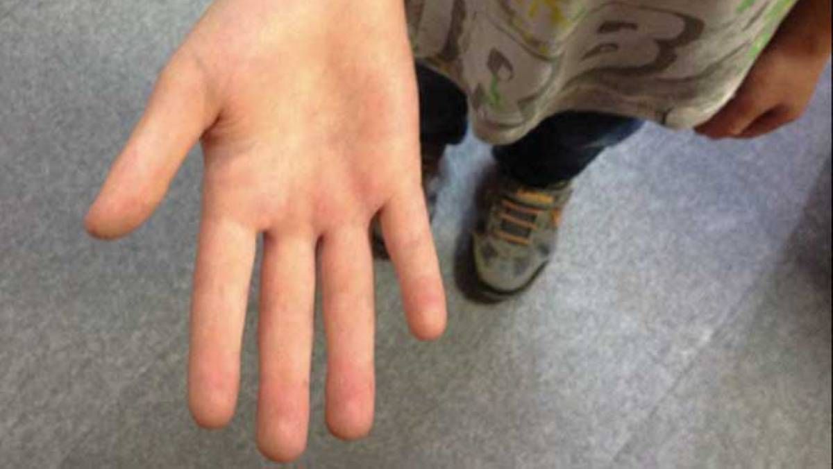 В Киеве горе-мать заставляла свою маленькую дочь попрошайничать