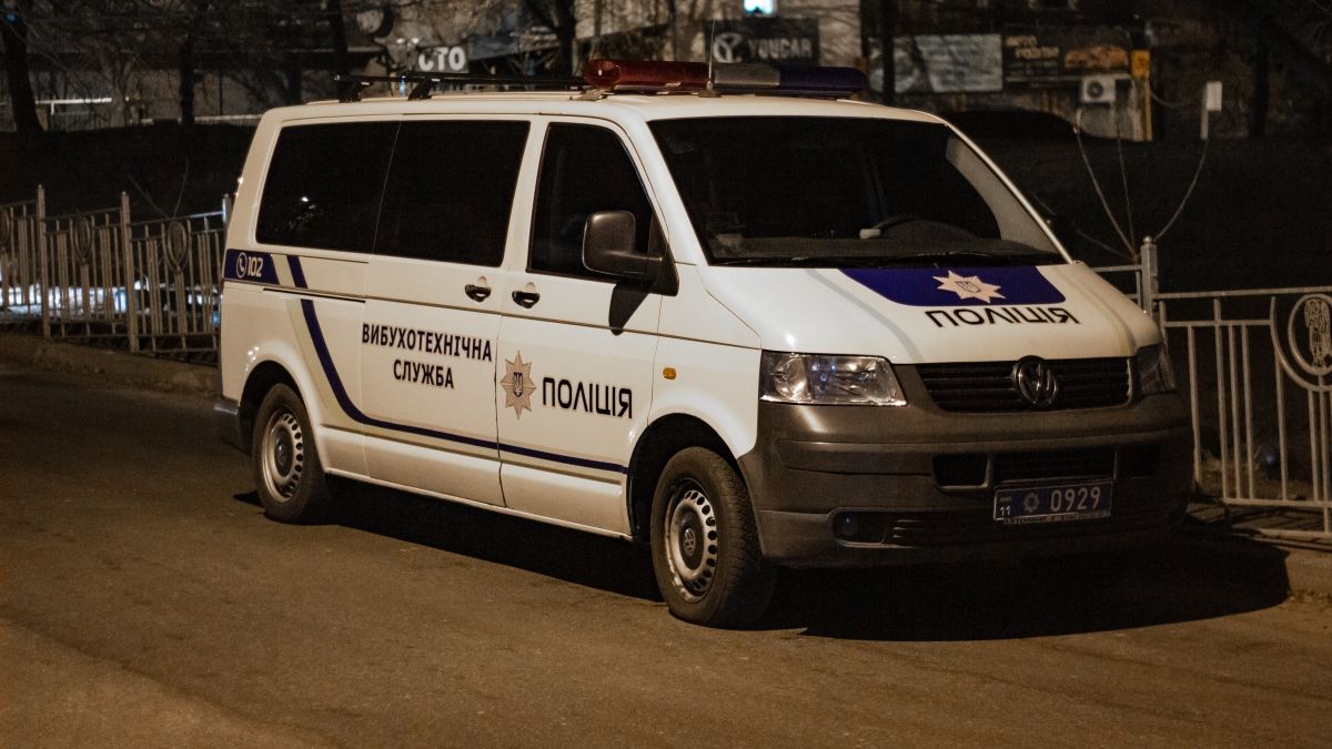 Взрыв в доме в Шевченковском районе: мужчину увезли в больницу