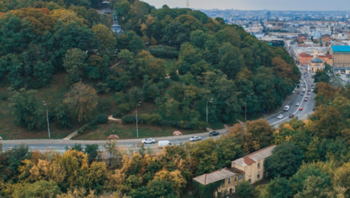 В Киеве на два месяца частично перекрыли проезд по Владимирскому спуску