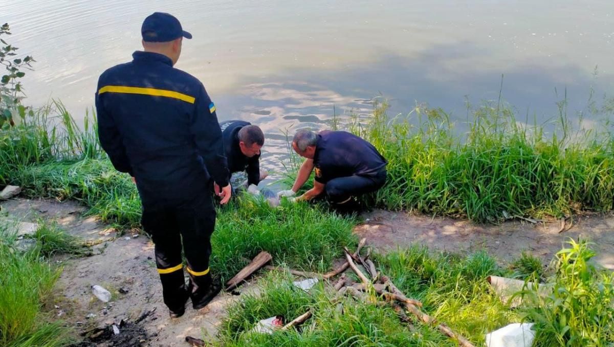 В Киеве из озера выловили тело человека