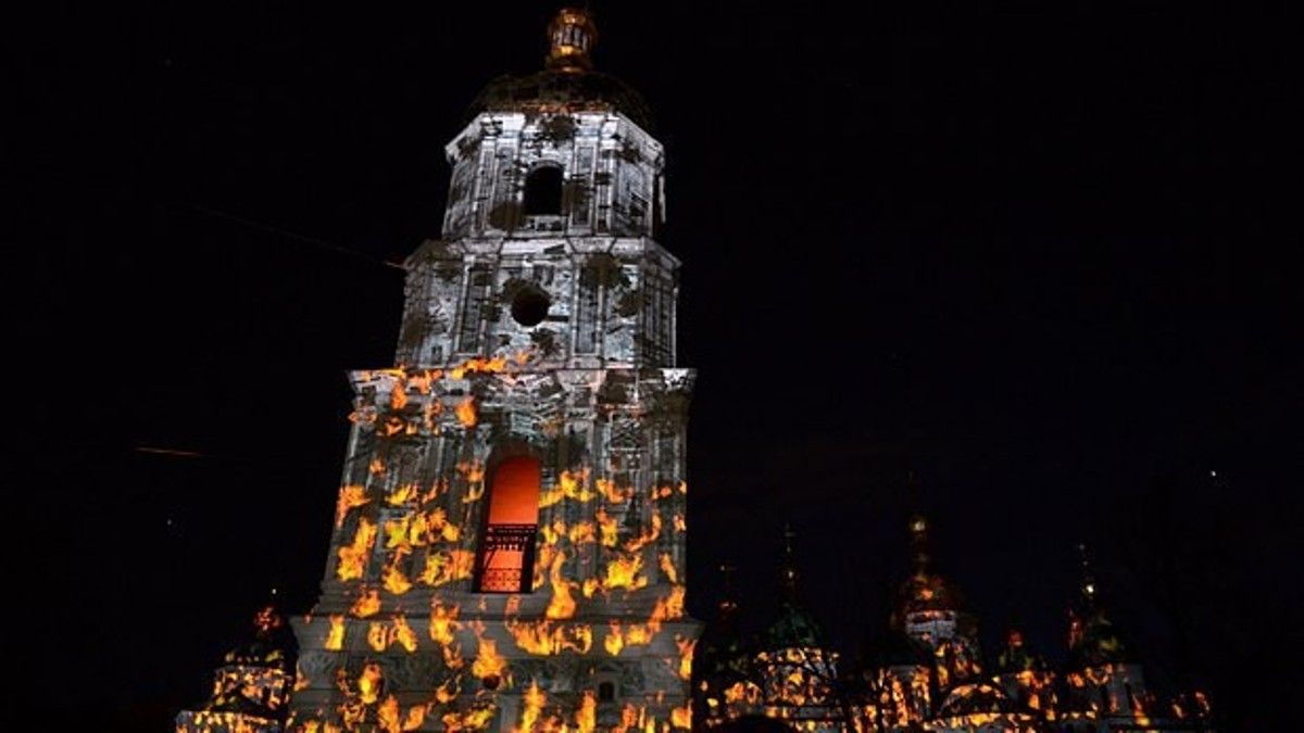 В Киеве в середине июня началась "Французская весна": как прошло световое шоу на Софийской площади