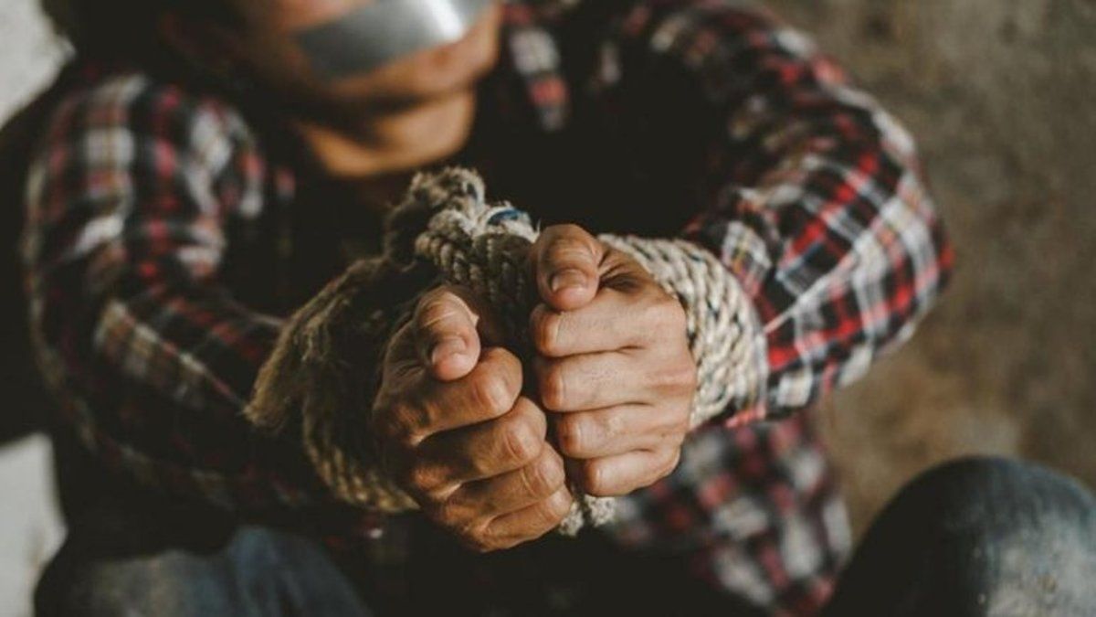 В Киеве студенты похитили таксиста за «изнасилование подруги» и требовали 25 000 долларов