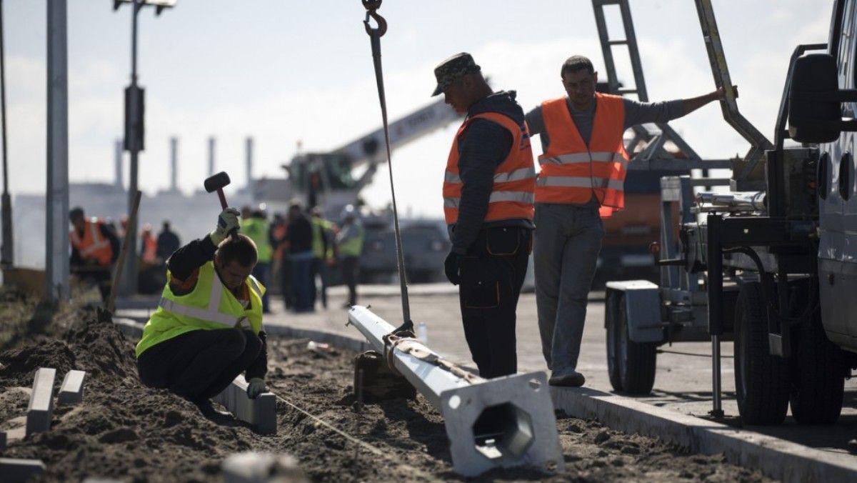 В Киеве на два месяца частично перекрыли путепровод: схема