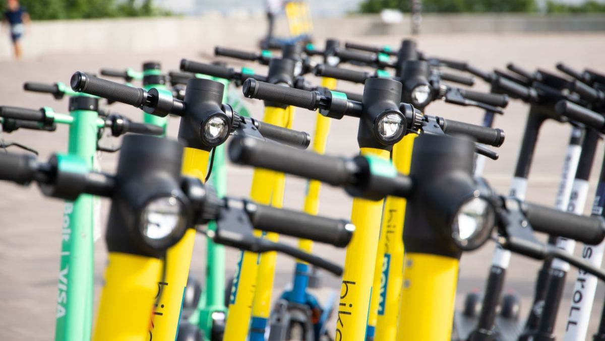 В Киеве вводят новые правила использования электросамокатов: что изменится