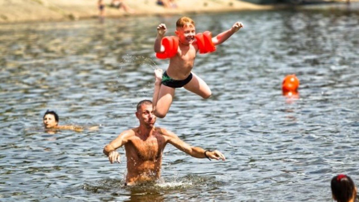 Как помочь утопающему и как отдыхать летом у водоемов, чтобы не утонуть