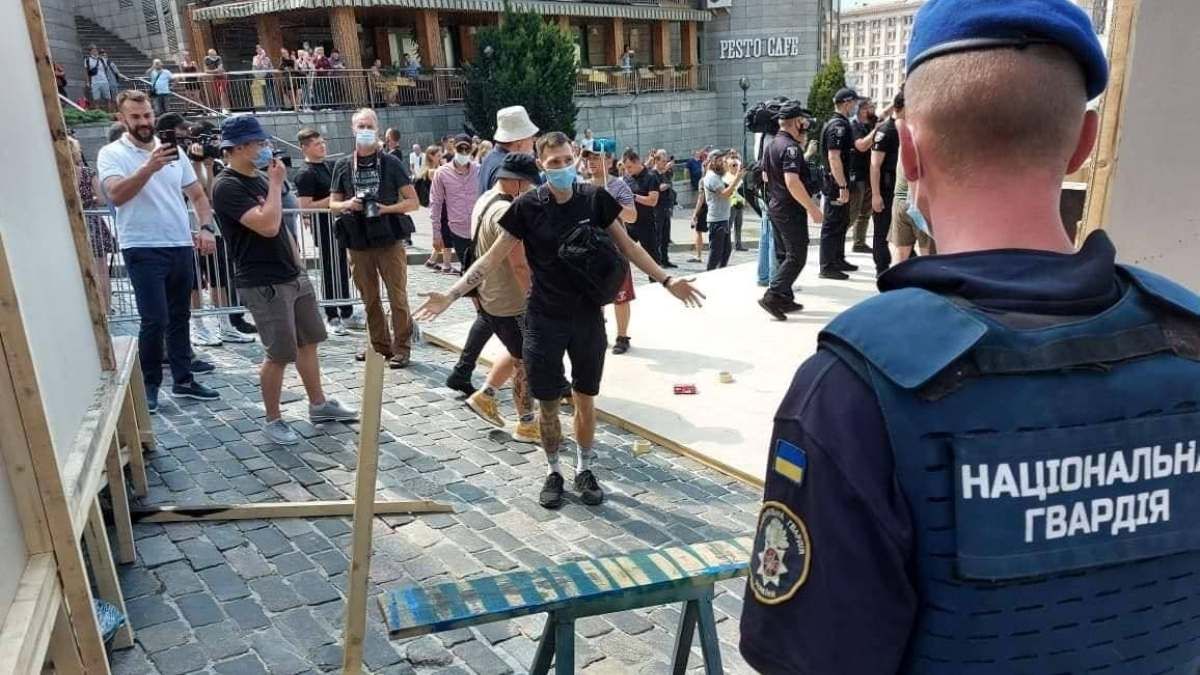 В Киеве произошел скандал с инсталляцией на Аллее Небесной Сотни: Кличко не давал разрешения, а несогласные все снесли