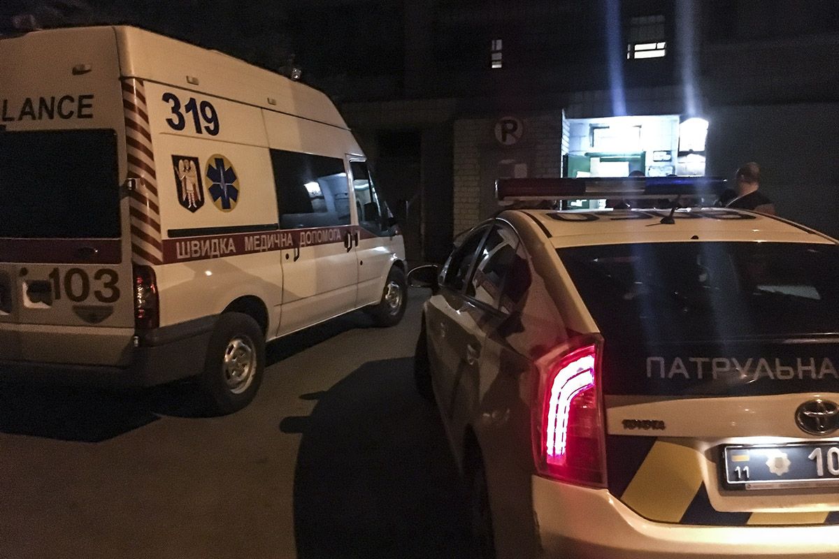 Колотые раны груди и живота: как под Киевом мужчина застал жену в постели своего друга