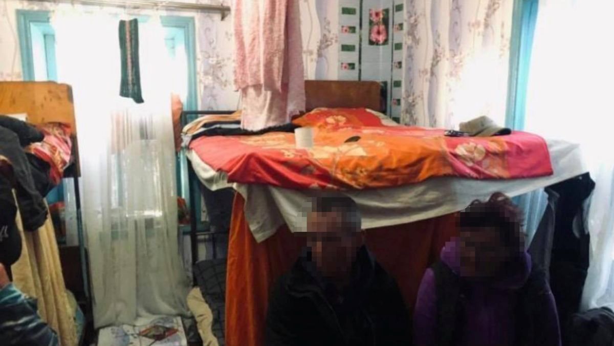 Держали в рабстве 120 человек: пятерых участников преступной группировки арестовали