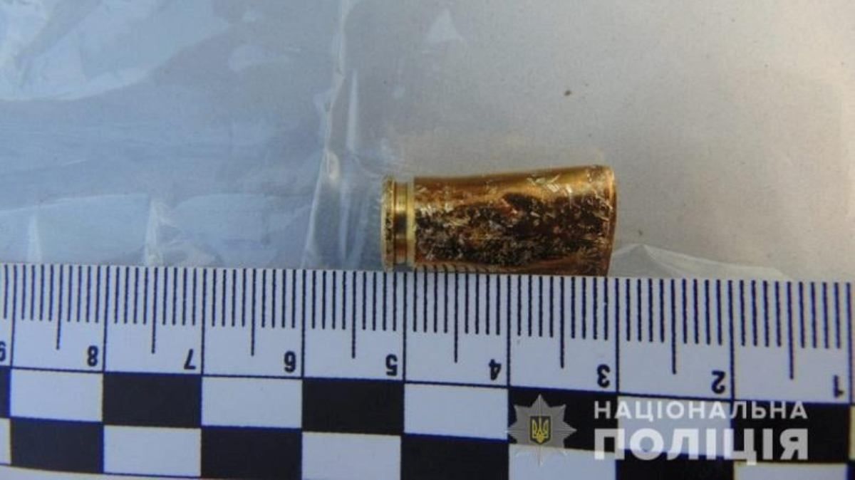 В Киеве мужчина устроил стрельбу на дороге