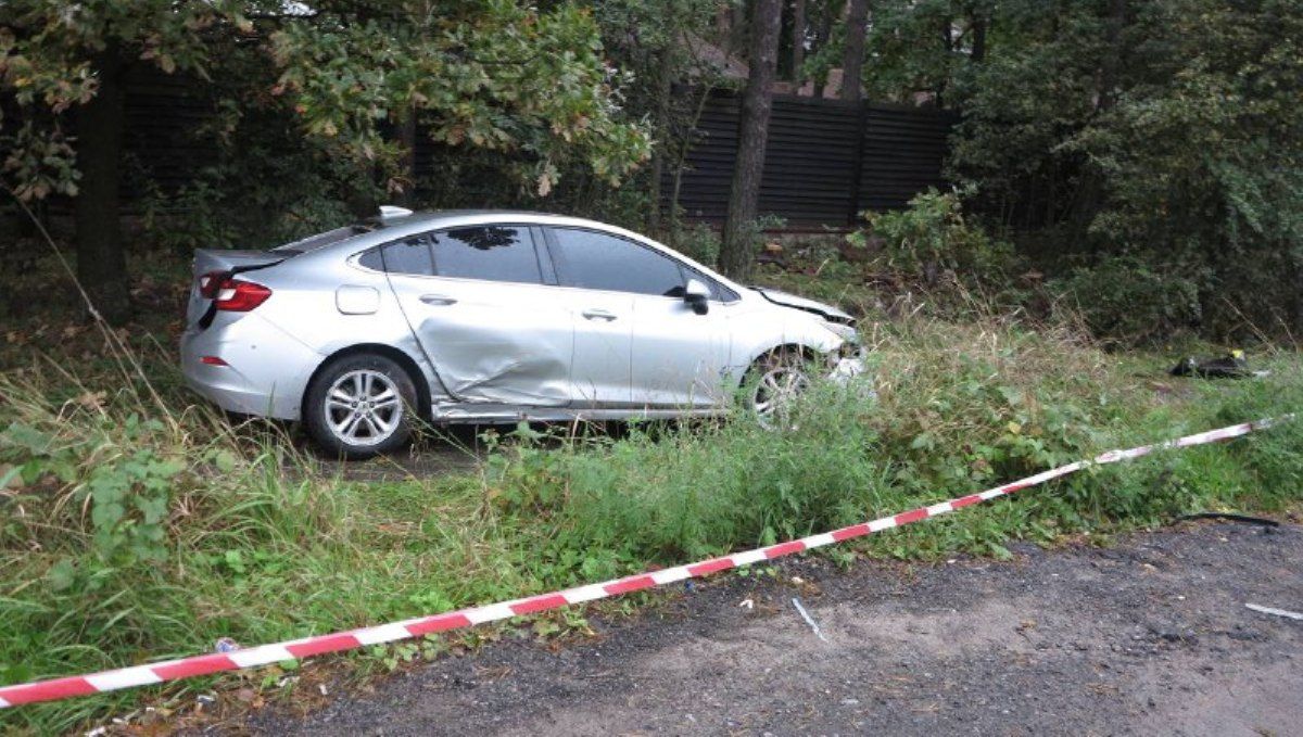 Смертельное ДТП на Кольцевой дороге: Chevrolet от удара в микроавтобус унесло на тротуар, где он сбил насмерть девушку
